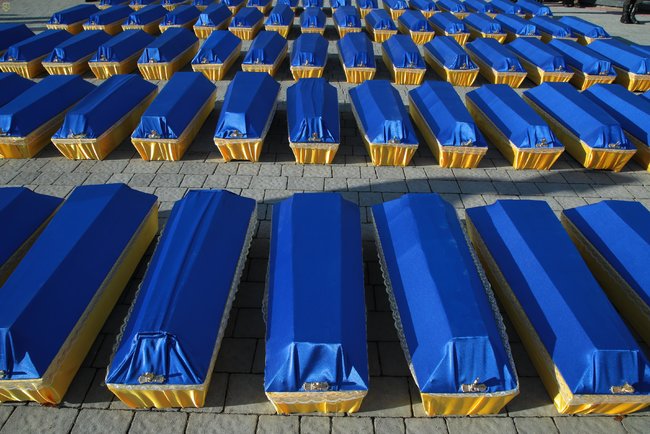 Тіла 428 жертв політичних репресій перепоховали у Львові 01