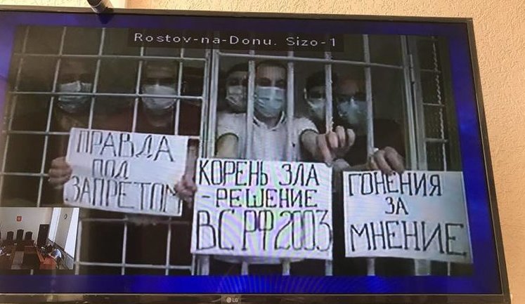 Фигуранты второй бахчисарайской группы по "делу Хизб ут-Тахрир" в знак протеста перестали отвечать на вопросы суда: "Правда под запретом"