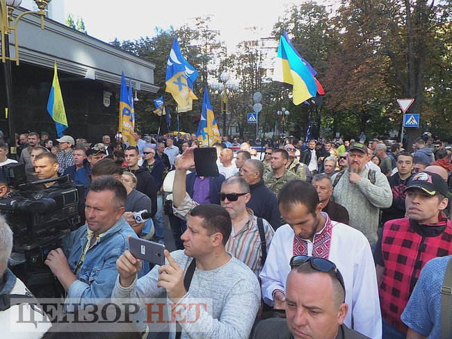 ФСБ+ГПУ=дружба?: активісти пікетують ГПУ проти екстрадиції в РФ Тумгоєва 17