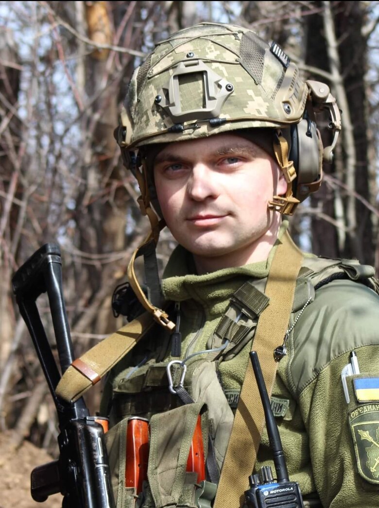 Герой України Дмитро Чавалах про бої 24 лютого: З одного боку танки, з іншого – десант, над нами постійно їхня авіація, і ми отримуємо команду проривати Антонівський міст 06