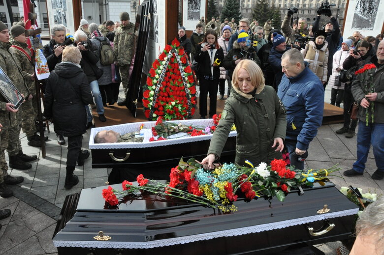 Із воїнами Олегом та Микитою Хомюками попрощалися у Києві: Батько та син загинули в бою проти окупантів під Бахмутом 04