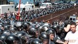 "Беркут" отступает от Украинского Дома. ФОТО