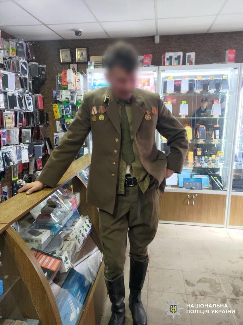 На Закарпатті священник УПЦ МП розгулював у радянській формі