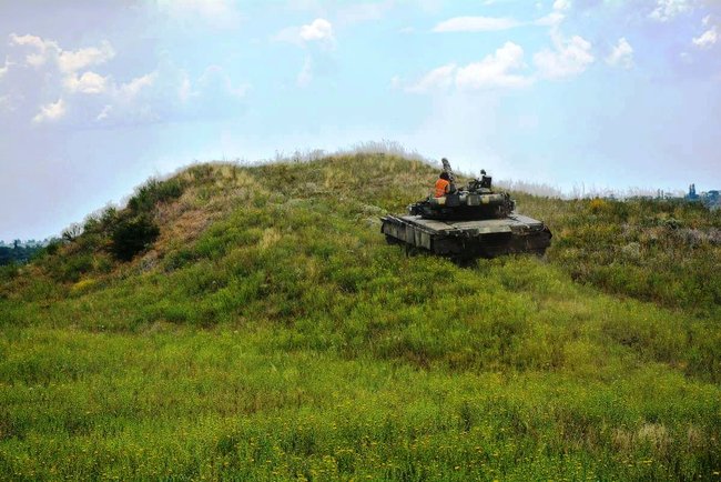 Танкісти 79-ї десантно-штурмової бригади провели на Миколаївщині навчання з практичного водіння 07