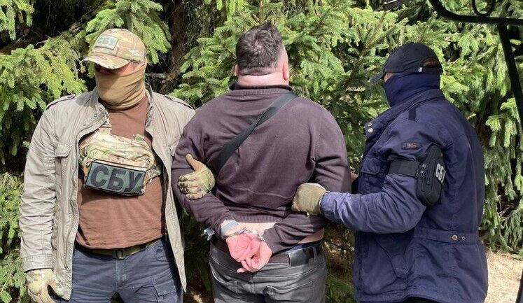 For $10-12 thousand, they helped to get job at SE for sake of exemption: Two lawyers are arrested. PHOTOS