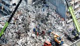 Під завалами будинку в Києві можуть бути ще щонайменше 20 людей