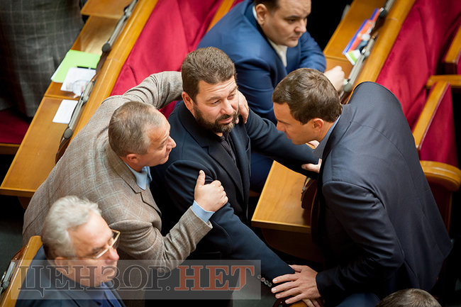 Емоційний виступ Луценка, Березкін, що розводить руками і Бобов-реготун, - день роботи Ради 20 листопада 19