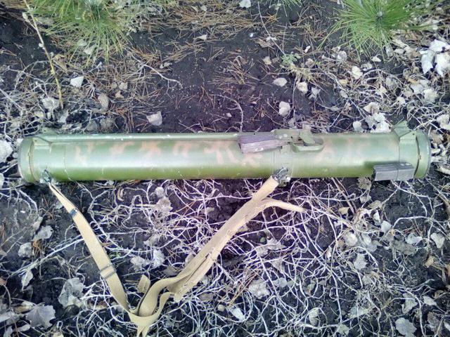 SBU seizes Russian flamethrower Shmel dropped by retreating militants 03 SBU seizes Russian flamethrower Shmel dropped by retreating militants 03