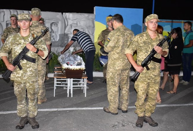 С воином 28-й ОМБр Сергеем Цепухом, погибшим от пули снайпера на Донбассе, простятся завтра на Волыни 06