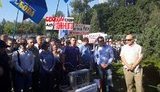 Пришедшие к телецентру пенсионеры были не в курсе, против чего протестуют, но требовали вернуть шоу, название которого не знают, - на "Суспильном" прокомментировали митинг под НОТУ
