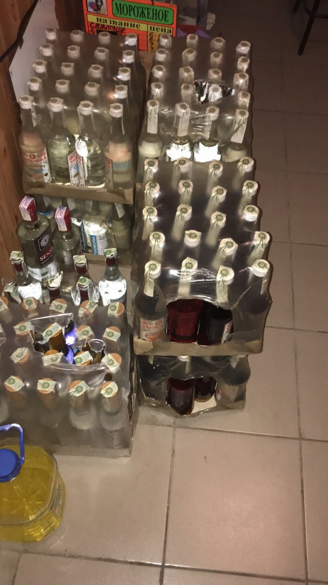 Налоговики ликвидировали на Днепропетровщине подпольный цех, производивший алкоголь под видом известных торговых марок 01