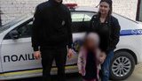Роздягли й обливали холодною водою: поліція на Херсонщині врятувала від неадекватних матері та бабусі 6-річну дівчинку. ФОТОрепортаж