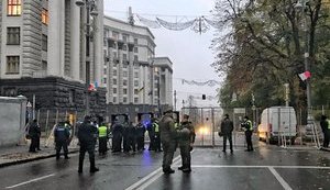 Government block in Kyiv downtown closed, Rada building circled with two rows of National Guard and police, - MP Nayyem. PHOTOS