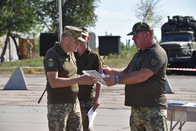 В зоне ООС впервые прошли соревнования военных водителей 12