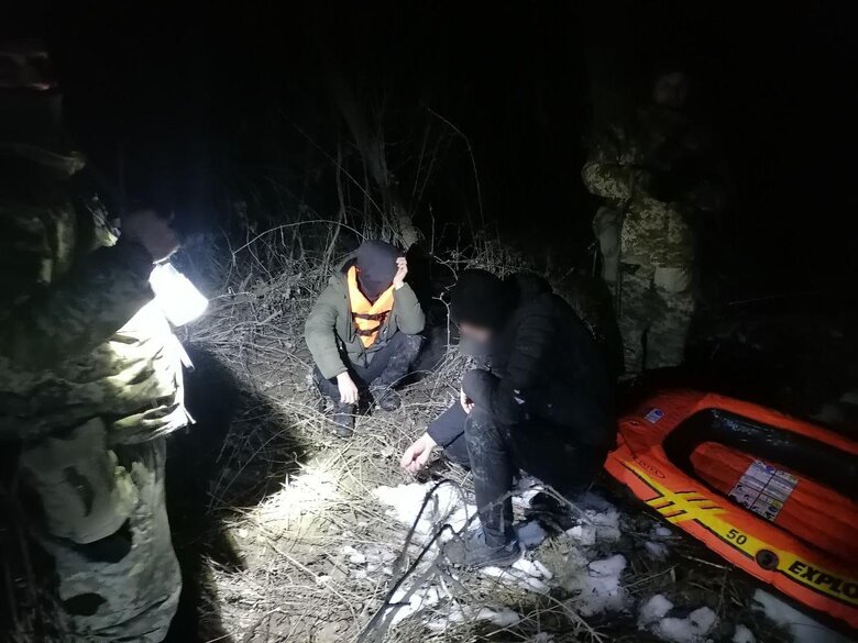 Ухилянти планували переплисти Тису на човнах