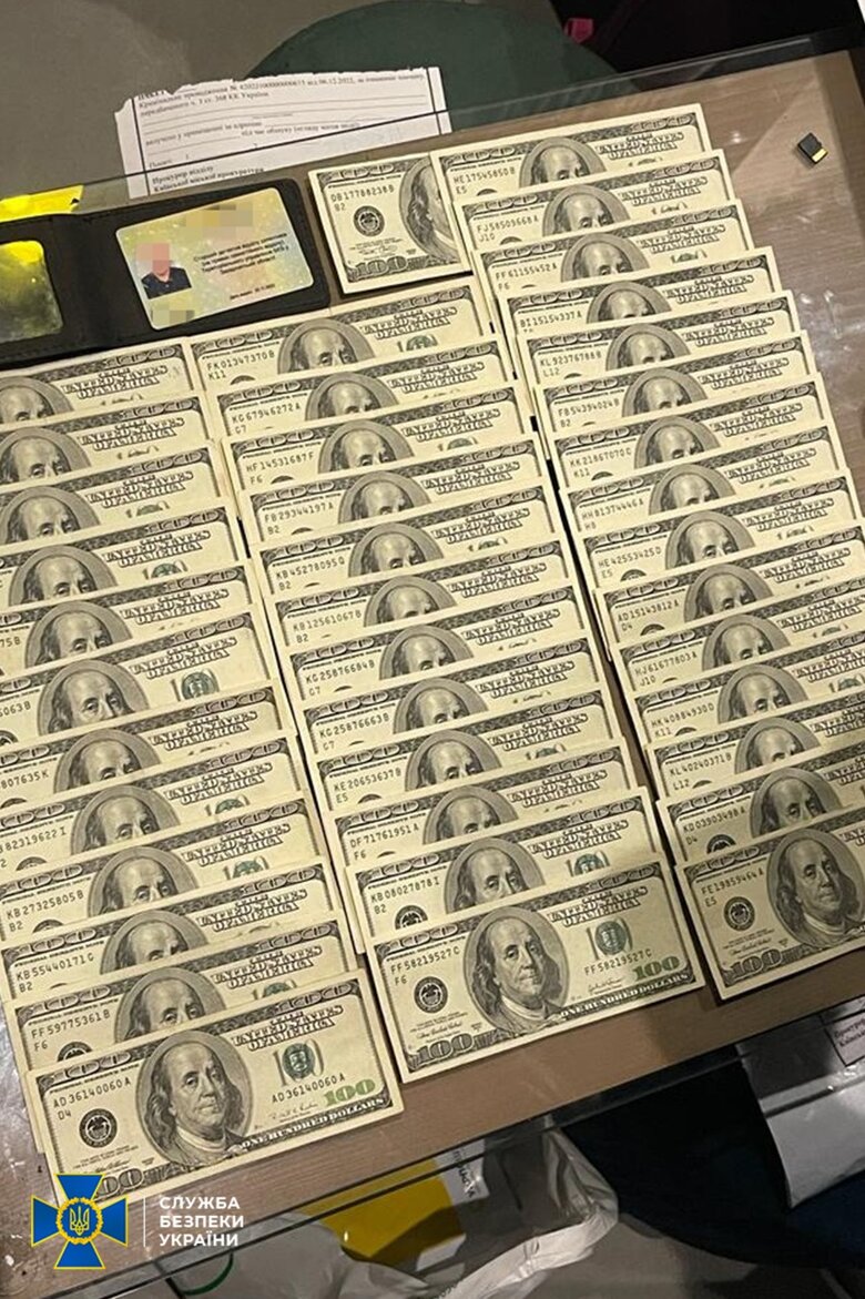 Затримано посадовця БЕБ та місцевого депутата, які кришували нелегальний збут підакцизних товарів на Закарпатті, - СБУ 03