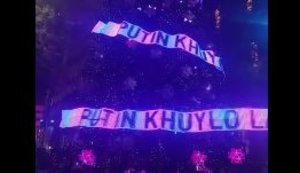 "What is "Khuylo"?, - новогоднюю елку в австралийском Сиднее украсили надписью "Путин - ху#ло". ВИДЕО