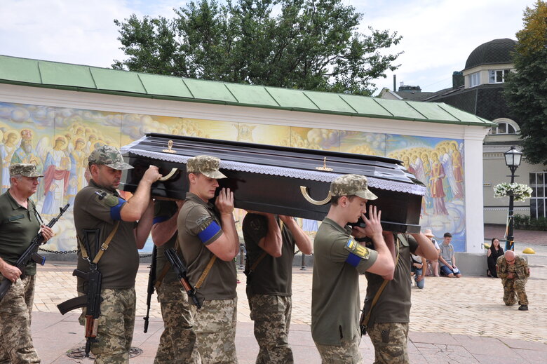 Із загиблим в бою з окупантами воїном Романом Барвінком (Скрипалем) попрощалися в Києві 20