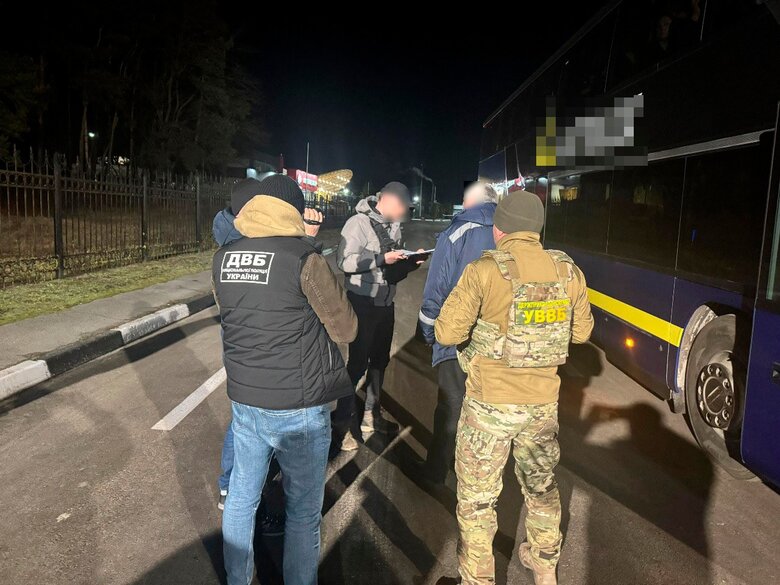 Незаконне переправлення за кордон чоловіків