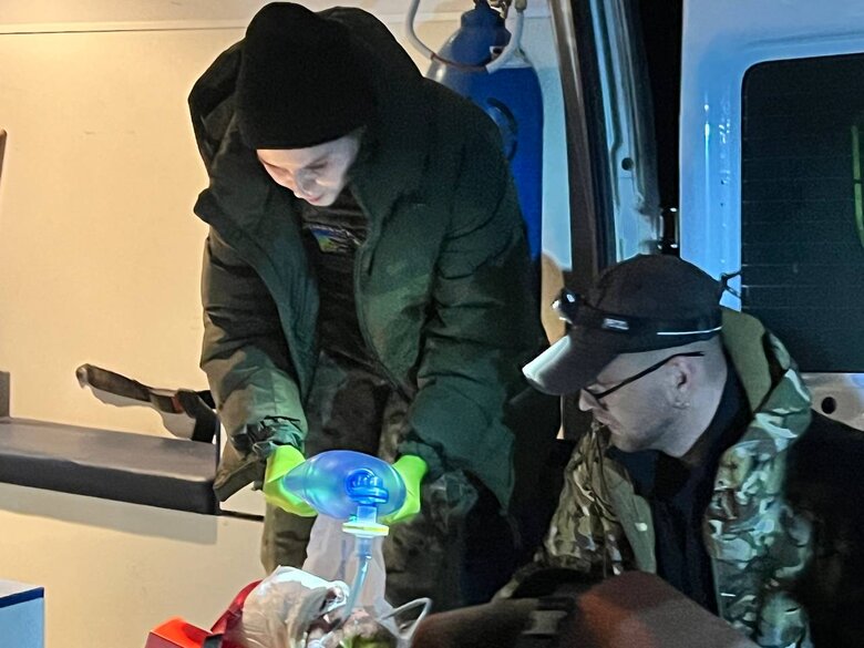 Лікар-доброволець Наталя (Кориця): Привезли військового з турнікетами на трьох кінцівках. Ти дивишся і розумієш: їх доведеться ампутувати 08