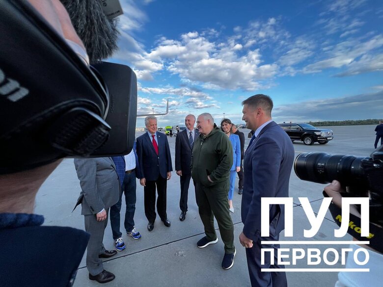 Lukashenko arrives in St. Petersburg to meet with Putin 01