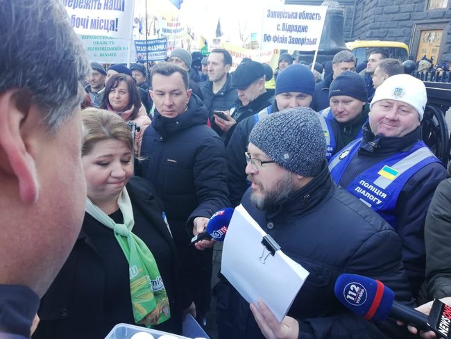 About 6,000 farmers demand NABU chiefs resignation, accuse him of pressure on Ukrainian business 02