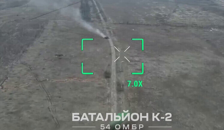 Пилоты "К-2" поразили российский танк-сарай с десантом. ВИДЕО
