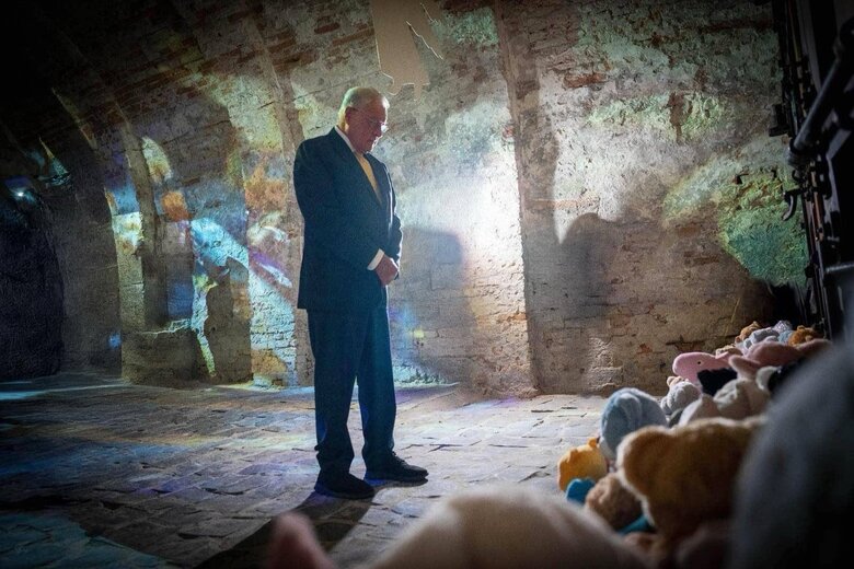Kellogg visited a memorial to the children killed in Kyiv