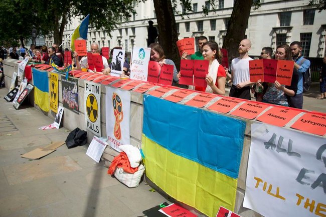 Велика Британія підтримує акцію #SaveOlegSentsov із закликом звільнити українських вязнів Кремля, - посольство 05