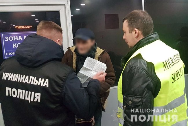 Хмельницкие правоохранители выдворили из Украины смотрящего за зоной грузина по прозвищу Тимур 04
