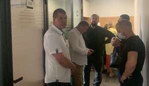 Налоговая пришла в офис Liga: обыск запланирован у одного арендатора, а попасть пытались к другому (обновлено). ФОТО
