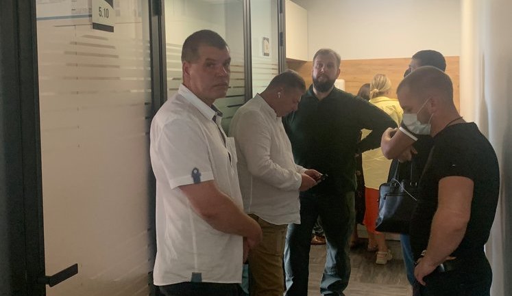 Налоговая пришла в офис Liga: обыск запланирован у одного арендатора, а попасть пытались к другому (обновлено). ФОТО