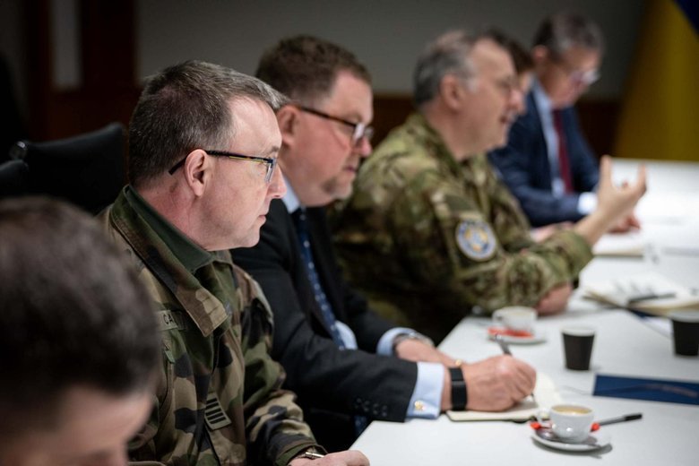 Украину посетила делегация НАТО