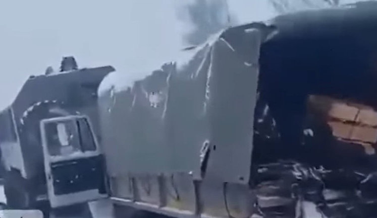 Велика колона Росгвардії розбита під Харковом. ВIДЕО