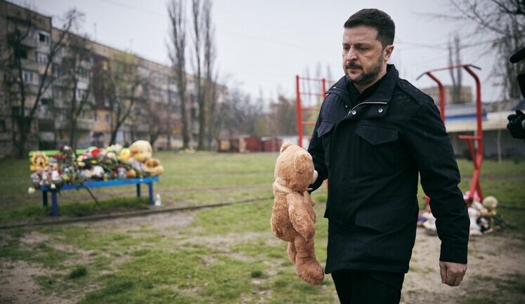 Zelenskyy honors memory of those killed in Russian missile strike on Kryvyi Rih. VIDEO+PHOTOS