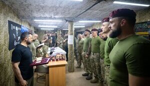Зеленський відвідав пункт управління 80-ї ОДШБр та вручив державні нагороди. ФОТОрепортаж