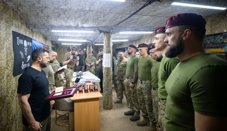 Зеленський відвідав пункт управління 80-ї ОДШБр та вручив державні нагороди. ФОТОрепортаж