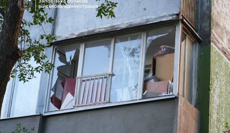 Рашисты нанесли удары по Запорожью и Васильевскому району: ранены 3 женщины, повреждены дома.. ФОТОРЕПОРТАЖ