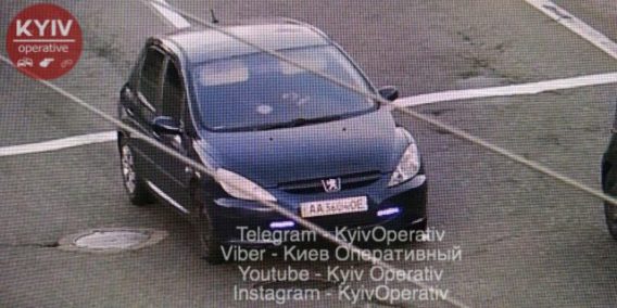 Пограбування ломбарду в Києві: ексклюзивні кадри з місця злочину 06