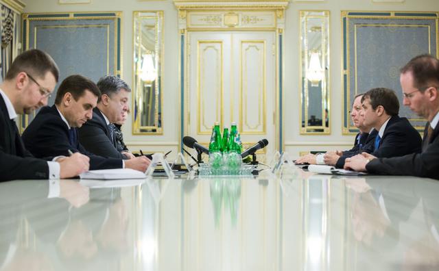 Poroshenko meets with Senator Durbin and Congressman Quigley 01