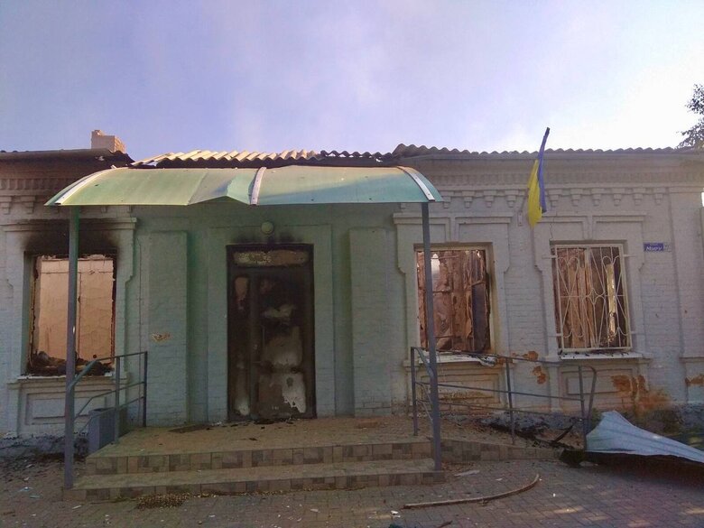 В результате вражеской атаки сгорел сельский совет в селе Малая Токмачка в Запорожской области, есть пострадавшая, - ОВА 01