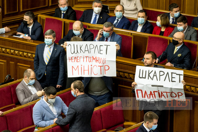 Мисягін у кріслі прем’єра, Яценко і Качура за колоною, краплі Кабанова і поцілунок слуг народу Марченко і Стефанчука, - робота ВР 18 грудня 11