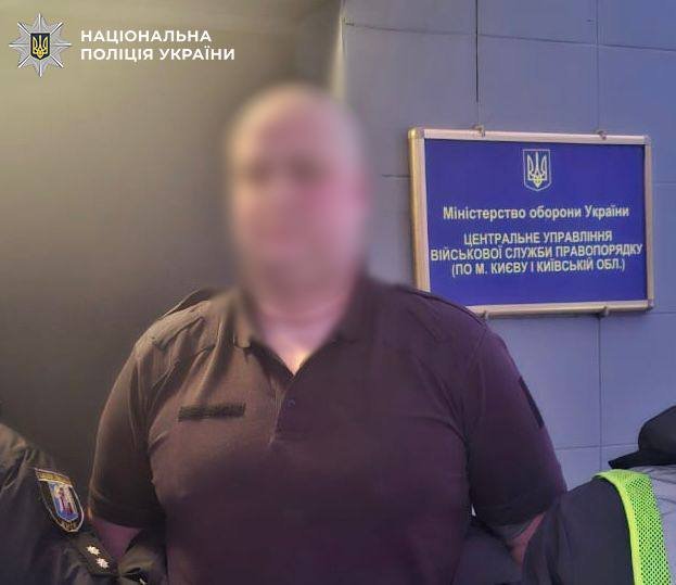 Задержан мужчина, который издевался над Народным мемориалом погибшим защитникам на Майдане