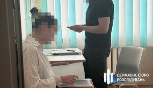 На Волині ДБР повідомило про підозру правоохоронниці, яка допомогла незаконно виїхати з України понад 30 чоловікам