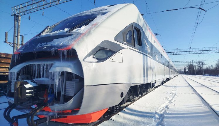 Крюківський вагонзавод передав "Укрзалізниці" швидкісний потяг "Тарпан" після капремонту. ФОТОрепортаж