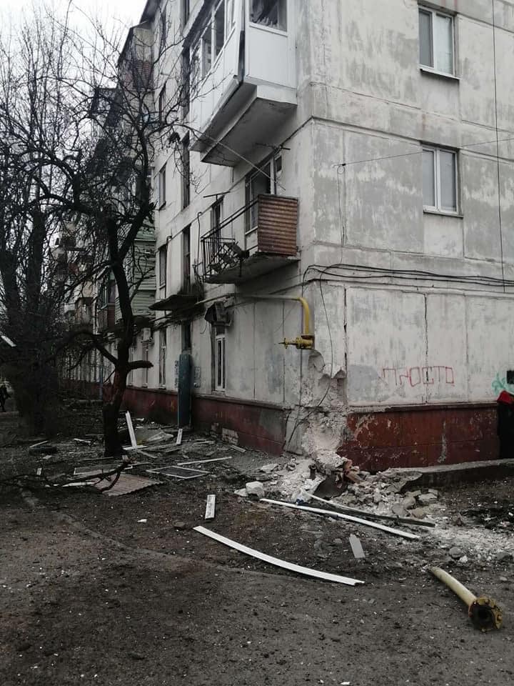 Российские оккупанты обстреляли Северодонецк. Ранен мужчина, состояние тяжелое. Повреждены жилые дома, - Гайдай 08