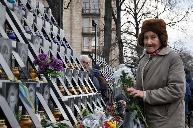 Поминальный молебен по случаю 4-й годовщины Революции Достоинства состоялся в центре Киева 08