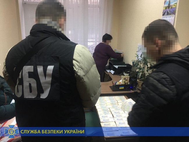 СБУ задержала двух руководителей Нацакадемии аграрных наук за взяточничество 03