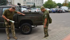 Військовослужбовцям хочуть дозволити безмитне ввезення авто: хто зможе скористатися?