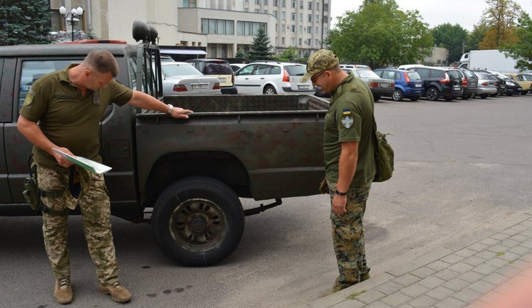 Військовослужбовцям хочуть дозволити безмитне ввезення авто: хто зможе скористатися?